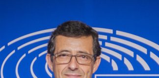 Fazer das fraquezas, forças.