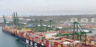 Maior porta contentores do mundo atracou no Porto de Sines