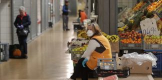 Setúbal vai comprar bens essenciais para grupos de risco e promove o comércio local