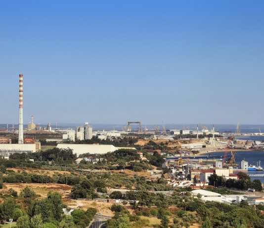 Demolição de torres da central termoelétrica alteram trânsito no domingo