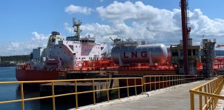 Navio tanque movido a GNL chega ao Porto de Sines