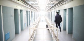 Libertados cinco reclusos da prisão de Évora