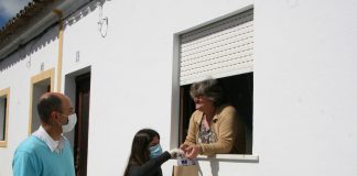 Viana do Alentejo apoia confeção de 5000 máscaras