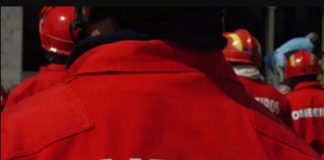 Bombeiros combatem incêndio numa fábrica de pellets no Montijo