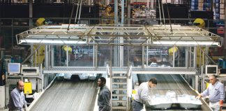 Autoeuropa começa hoje a funcionar com três turnos diários