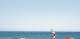 Praia de São Torpes já tem nadadores-salvadores