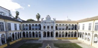 UE aprova nova escola na área da Saúde com Medicina “em carteira”