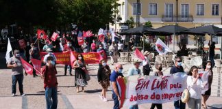 Cerca de 400 pessoas marcham em Setúbal por medidas que garantam emprego