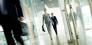 Mesa virtual do Piaget debate recuperação da atividade económica