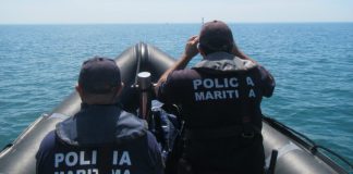 Polícia Marítima de Setúbal dispersa grupo de jovens na praia e interceta embarcação