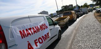 Pescadores protestam em Évora contra proibição da pesca do lagostim