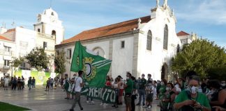 Milhares de adeptos na Praça de Bocage para apoiar o Vitória que recorreu ao Conselho de Justiça da Federação