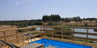 Zmar coloca à venda casas com piscina privada com valor base de 44 mil euros