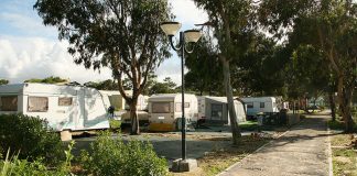 Dezoito famílias temem ficar desalojadas se Parque de Campismo da Caparica fechar para obras