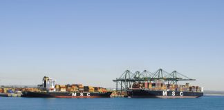 Comitiva japonesa visita novas instalações do porto de Sines