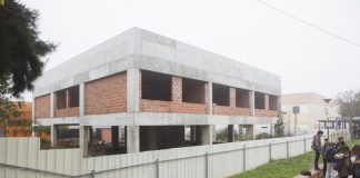Presidente do Parque Escolar diz que obras na Escola João de Barros, no Seixal, estão concluídas em 2022