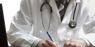 Utentes do Seixal concentram-se pela retoma da atividade assistencial na saúde