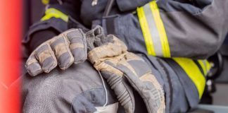 Incêndio em empresa no Montijo deixa dois bombeiros feridos