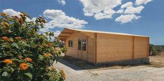 Alcácer do Sal cede casa de madeira à associação Trilhos&Aventura