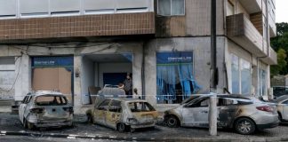 Quatro automóveis e vários ecopontos destruídos por atos de vandalismo em Setúbal