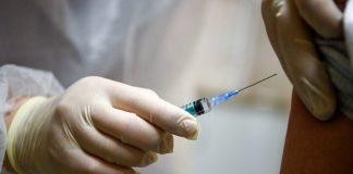 Coordenador da ‘taskforce’ rejeita críticas sobre as vacinas que estão a ser administradas em Setúbal