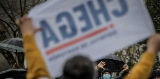 André Ventura apedrejado por manifestantes em Setúbal