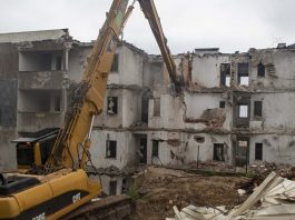 Demolição para reabilitação do Bloco da Mata já arrancou em Sesimbra