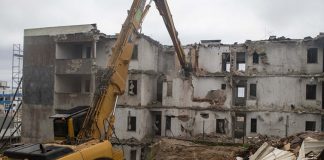 Demolição para reabilitação do Bloco da Mata já arrancou em Sesimbra