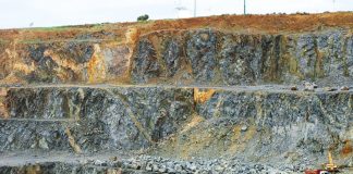 Estrada nacional em Vila Viçosa cortada por precaução devido a pedreira próxima