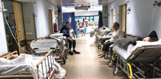 Doentes acumulados em macas na Urgência do Hospital Garcia de Orta