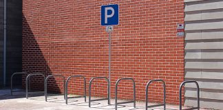 Junta instala parqueamento de bicicletas nas escolas D. João II e Aranguez