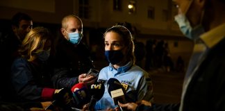 Última atualização: PSP deteve suspeito de disparar contra patrulha em bairro do Seixal, mas resto do grupo está em fuga