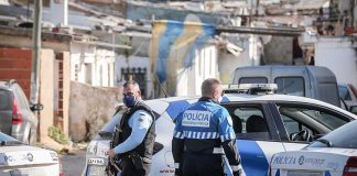 Dezenas de agentes da PSP mobilizados para operação policial em curso no Seixal