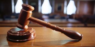 Alegações no julgamento por ocupação de casas camarárias em Almada adiadas para dia 15