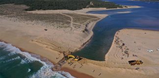 Lagoa de Albufeira já está aberta ao mar (com vídeo)
