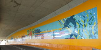 Autarquia de Setúbal inaugura painel de azulejos num túnel na Serra da Arrábida