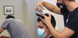 Município de Setúbal promove cortes de cabelo gratuitos no bairro da Bela Vista