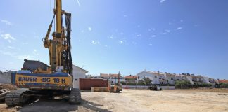Projeto de construção da Unidade de Saúde Familiar de Azeitão já está no terreno