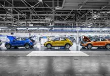 Pré-acordo laboral da Autoeuropa prevê aumento salarial mínimo de 100 euros