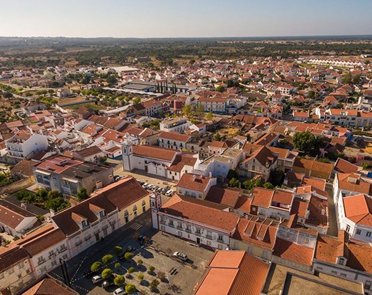 Figueira Mendes assegura que concelho “sairá mais defendido” da revisão do PDM