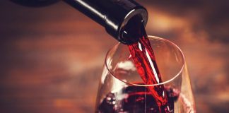 Produtores de vinho de Setúbal voltam a investir na promoção em Angola