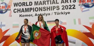 Setubalense Maria Mariani é campeã do mundo de kickboxing