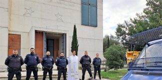 Divisão Policial do Barreiro entrega 16 cabazes à Paróquia do Lavradio