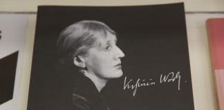 Exposição sobre Virginia Woolf patente na Biblioteca de Setúbal