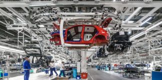 Trabalhadores da Autoeuropa renovam apelo para empresa reduzir sobrecarga de trabalho