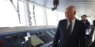 Costa faz travessia do Tejo na viagem inaugural do primeiro de dez navios elétricos