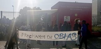 Alunos em protesto por melhores condições na Escola Secundária da Baixa da Banheira