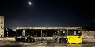 “Grupo organizado” de 20 pessoas responsável por incêndio de autocarro no Seixal