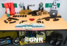 Quatro homens detidos em Palmela por furto de veículos, tráfico e posse de armas