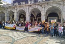 Profissionais das escolas de Setúbal em greve por melhores condições de trabalho STOP